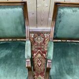 Paire de fauteuils de style Louis XVI en velours vert