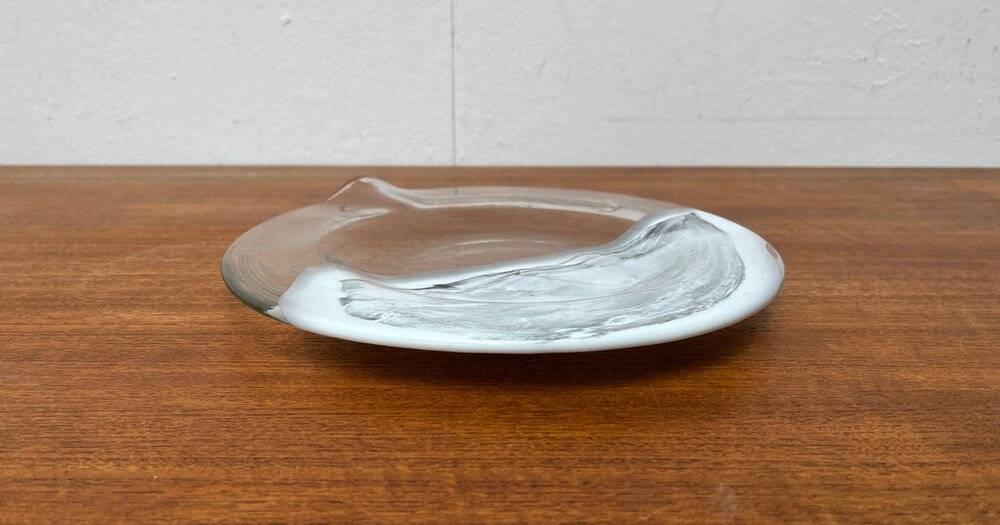 Vintage plate or bowl in German glass by Hans Jürgen Richartz for the Richartz art collection, Mathildenhütte, Solingen, Germany.