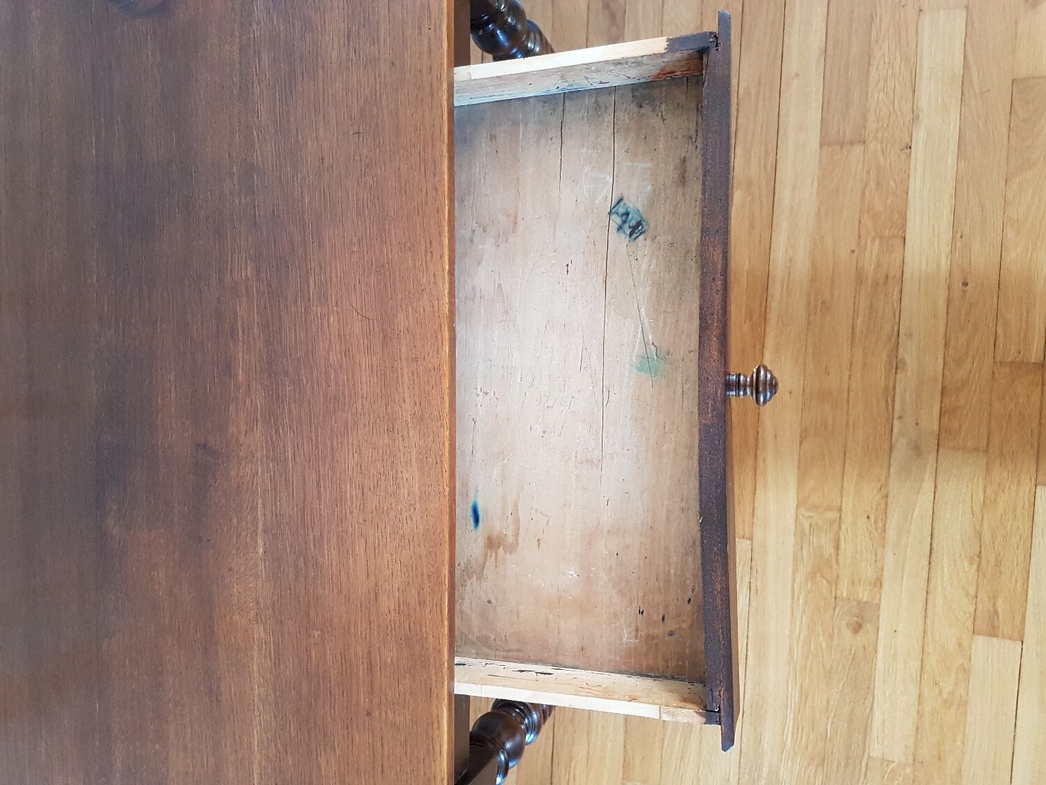 Table with turned legs