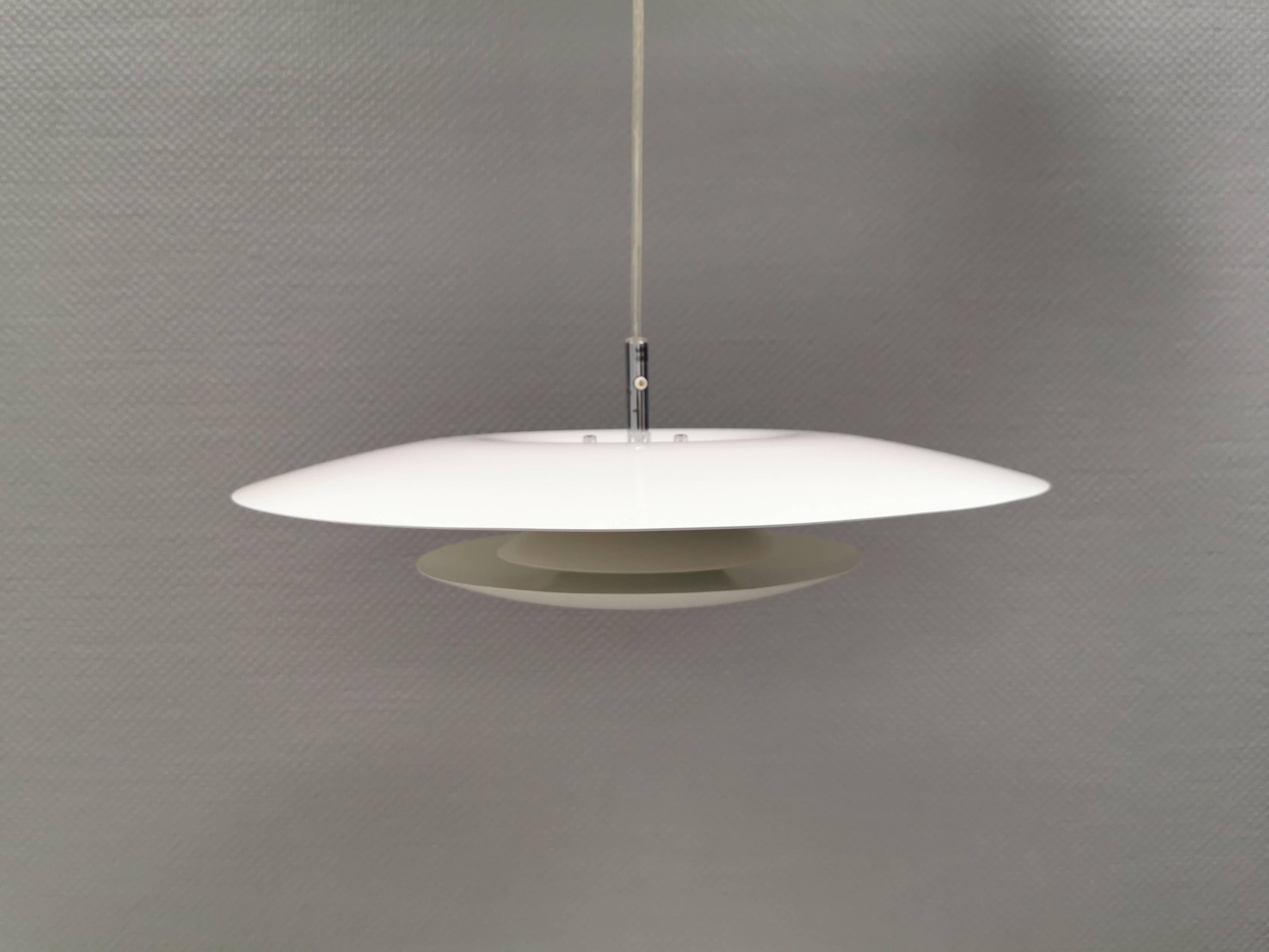 Lampe suspendue de la marque suédoise Belid, modèle Eclipse, début des années 2000.