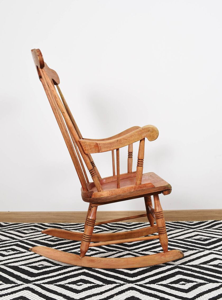 Chaise à bascule, rocking-chair, vintage en bois massif. | Selency
