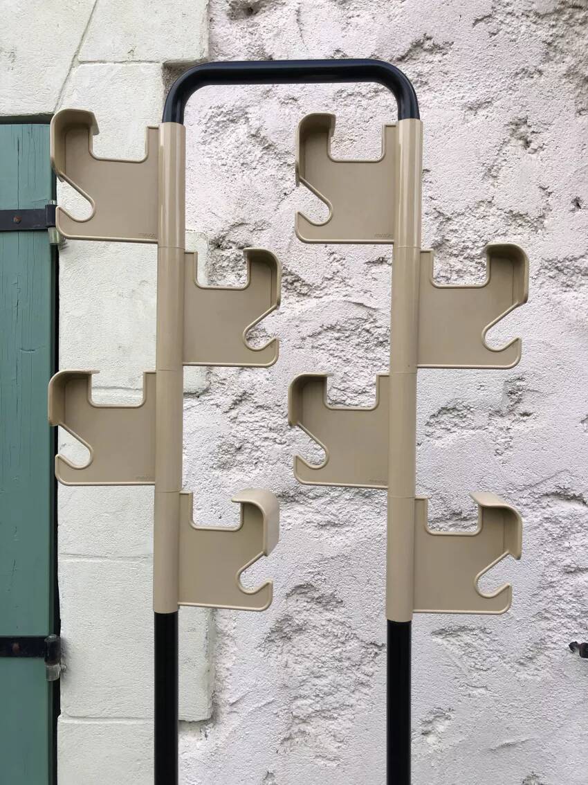 Porte-manteau beige et noir Manade de Jean-Pierre Vitrac
