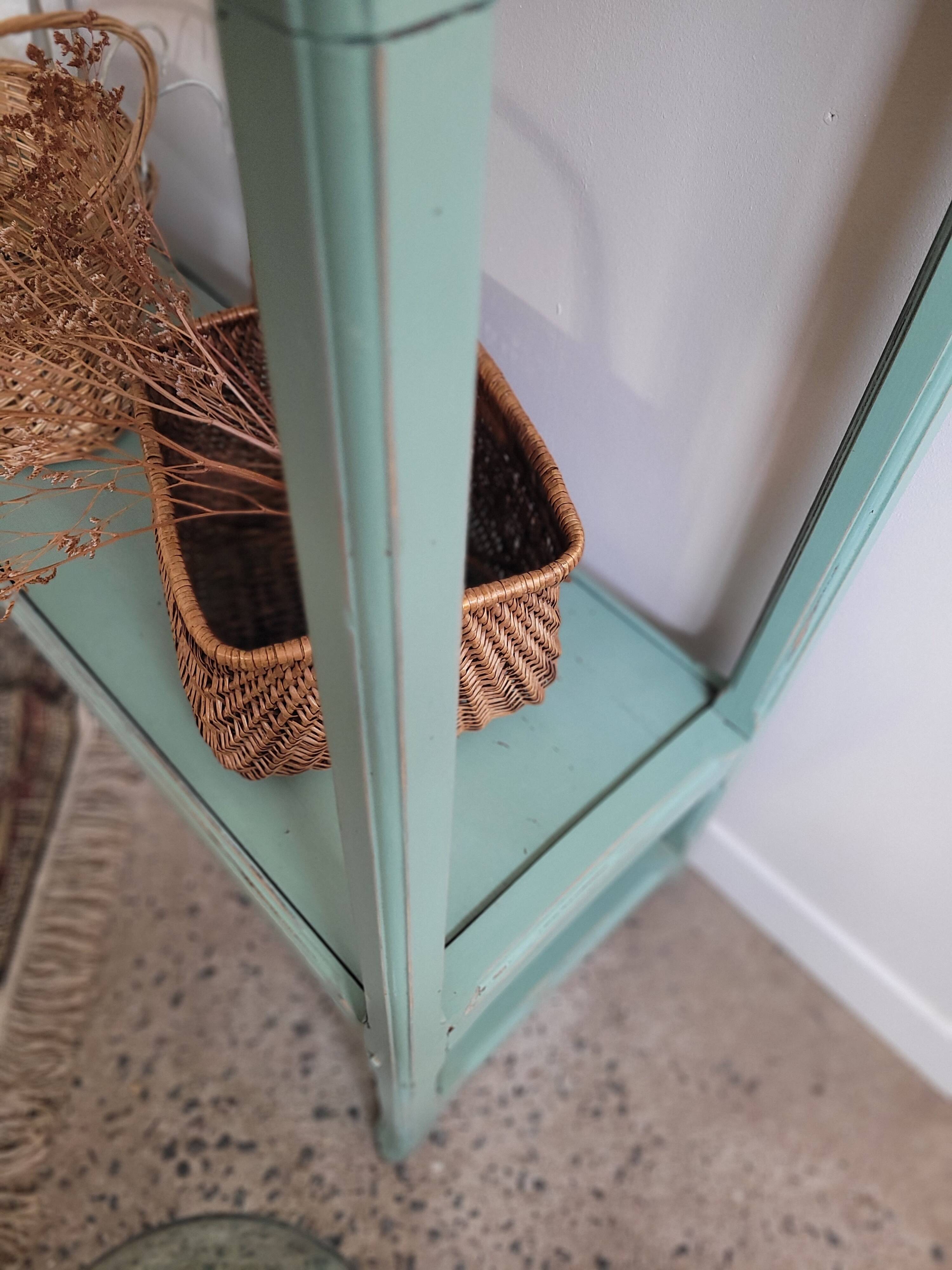 Entrance wardrobe saying "Throw clothes"