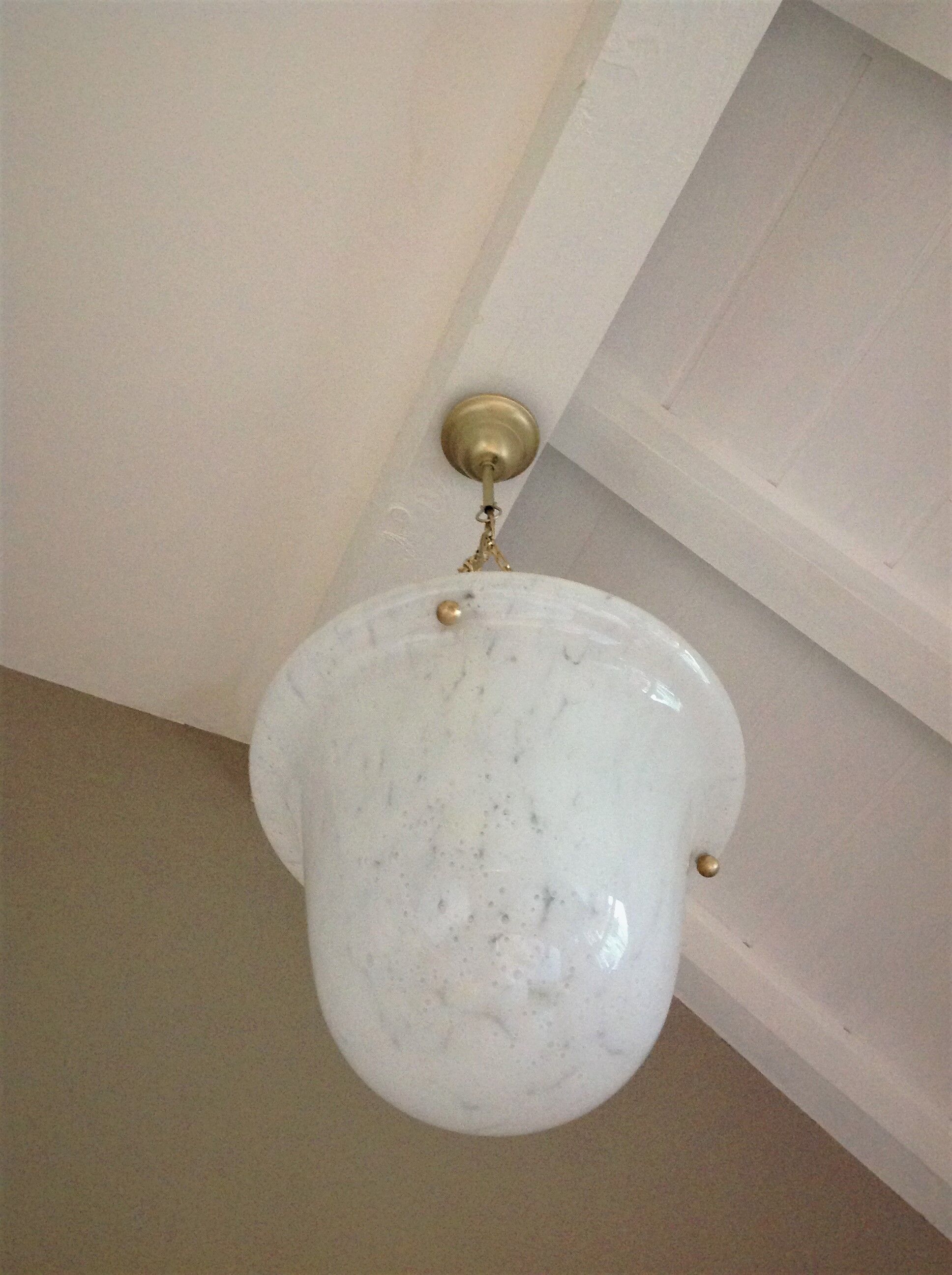 Suspension vasque en verre de Clichy blanc style art déco