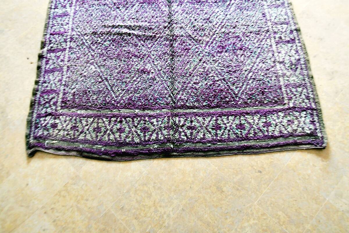 Moroccan Berber rug Beni Mguild vintage 280 x 200 cm