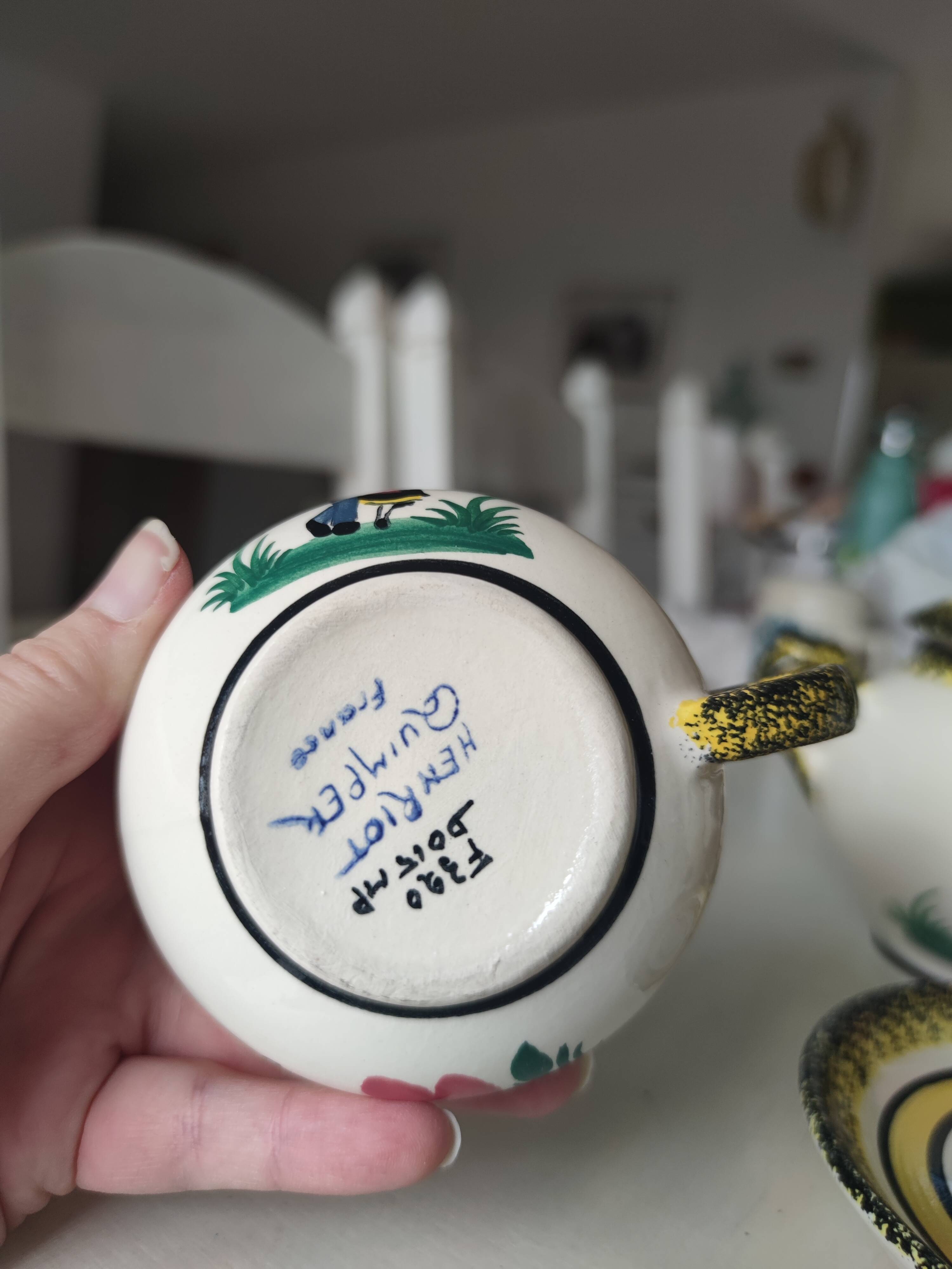 Henriot Quimper coffee service 8 cups/saucers, coffee pot, sugar bowl, jug.