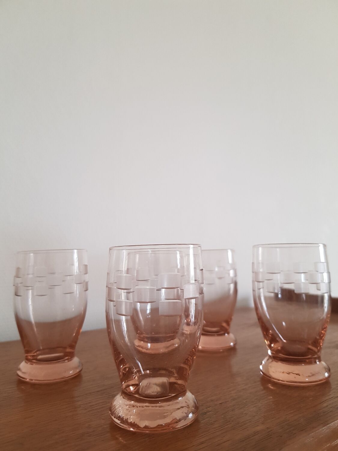 Set of 5 pink glasses