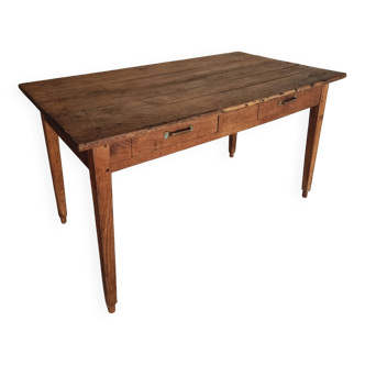 Table à manger en chêne avec tiroirs, Auvergne, XIXe siècle