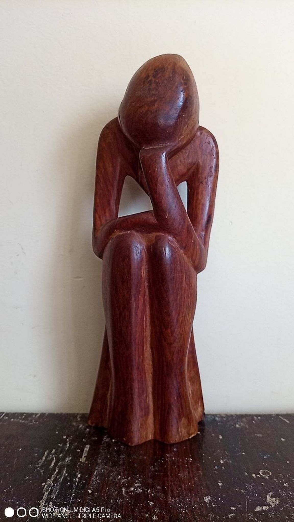 Wood carving maurice tavernier (1926 - 2018) seated man 27.5 x 11.5 cm