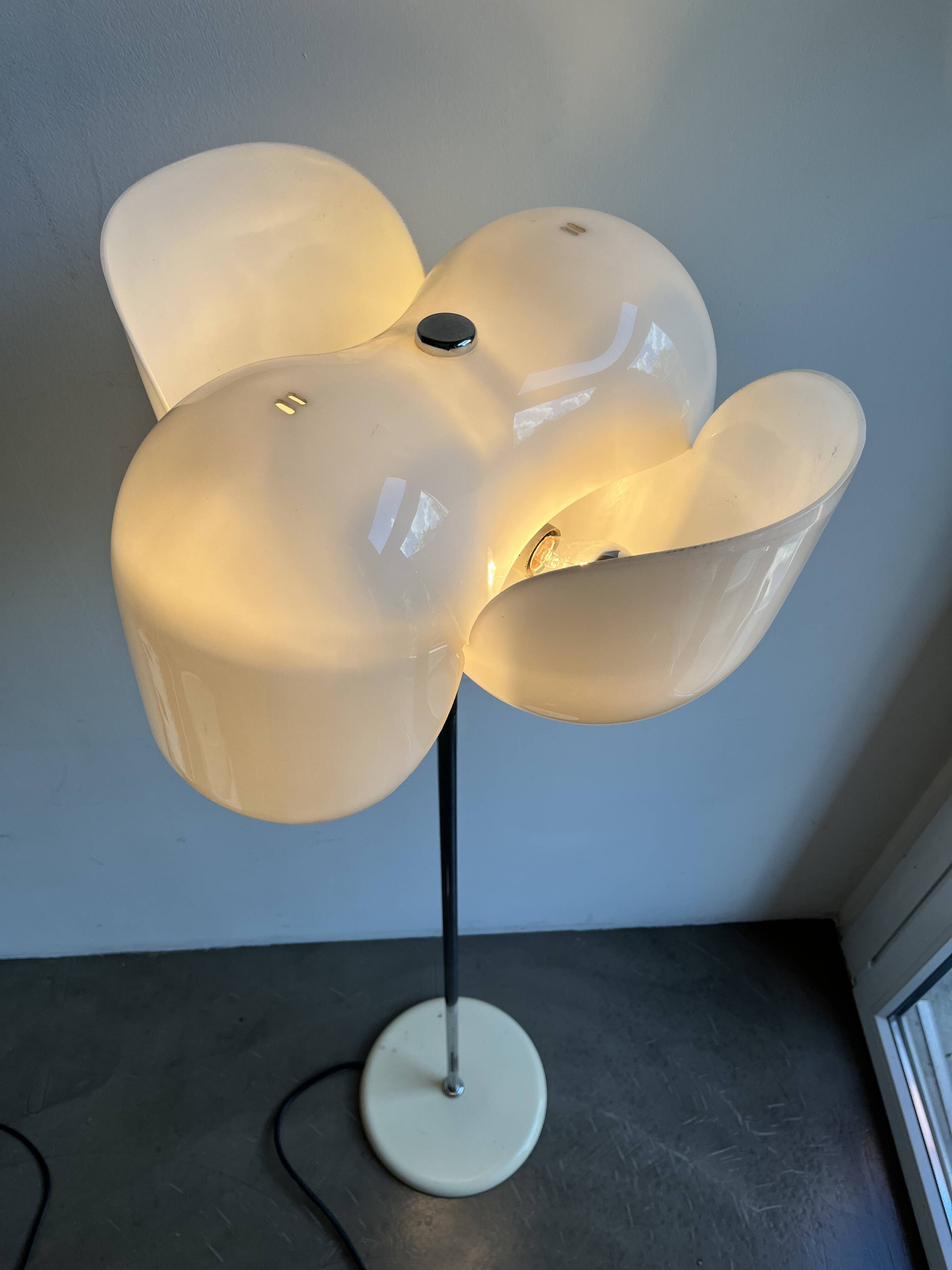 Dafne Floor Lamp in Plexiglass, Olaf von Bohr for Artemide, 1972, Italy