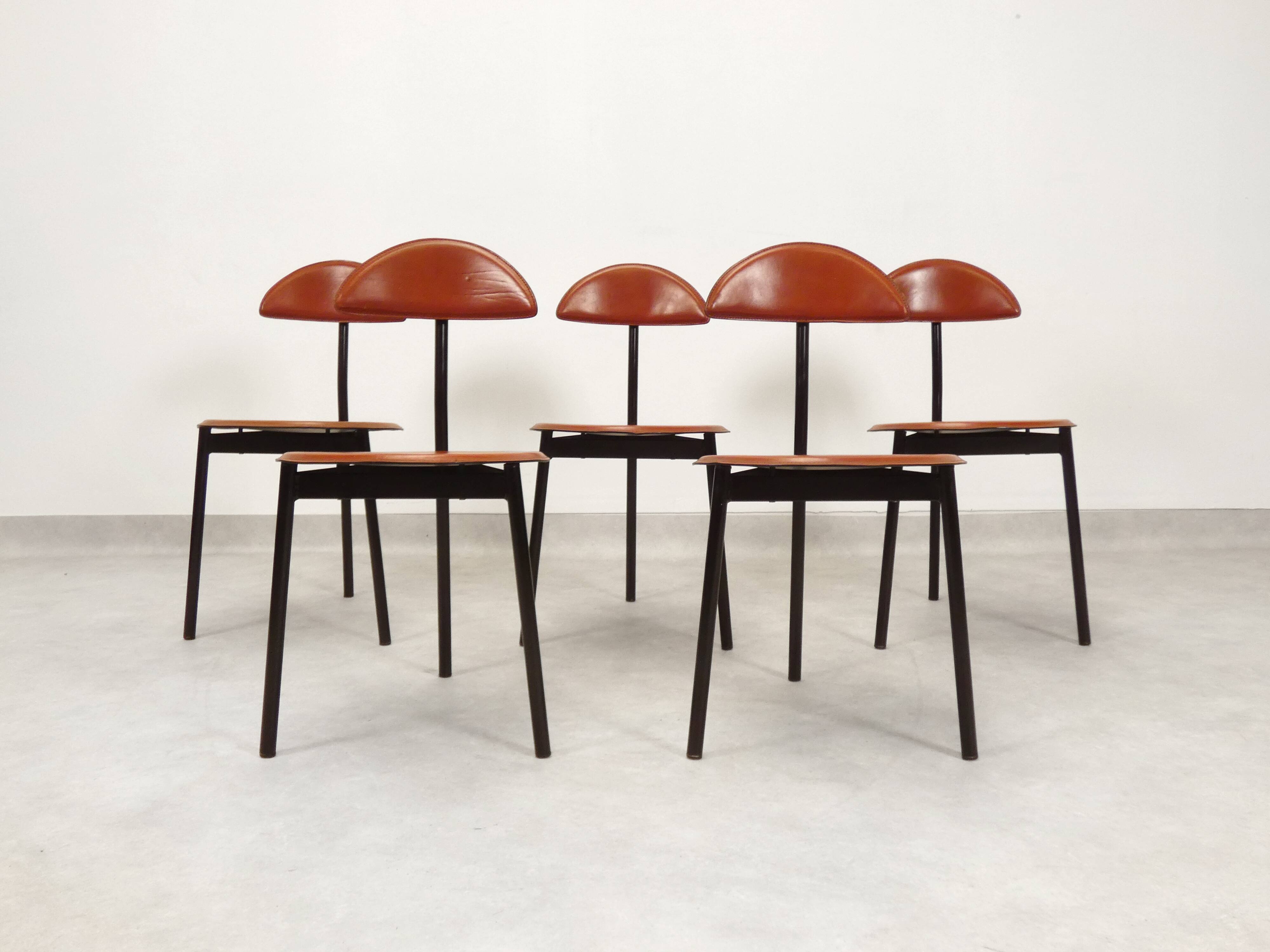 Set of 5 Linea Veam leather tripod chairs
