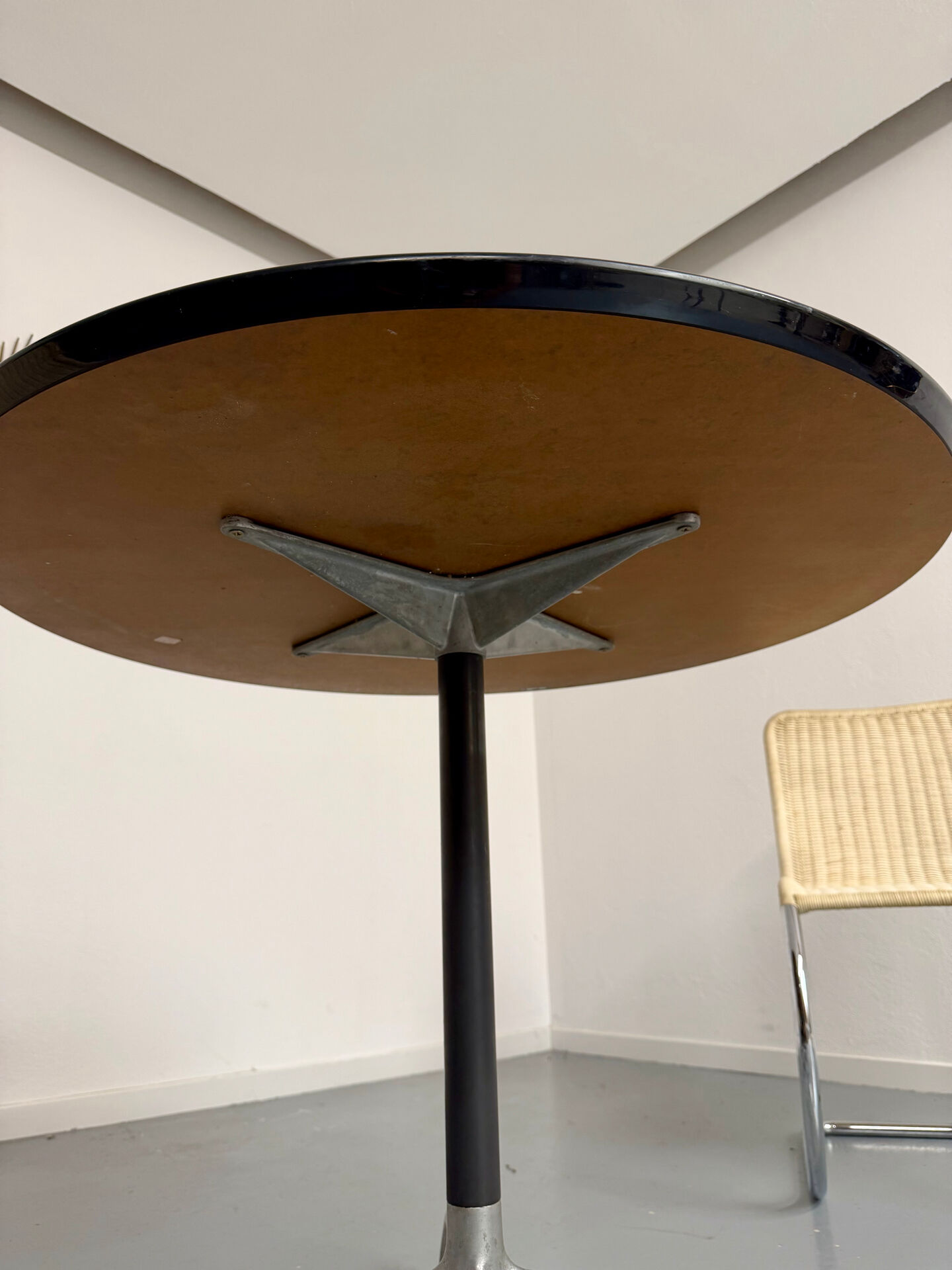 Eames Contract round table for Herman Miller, 1960s.