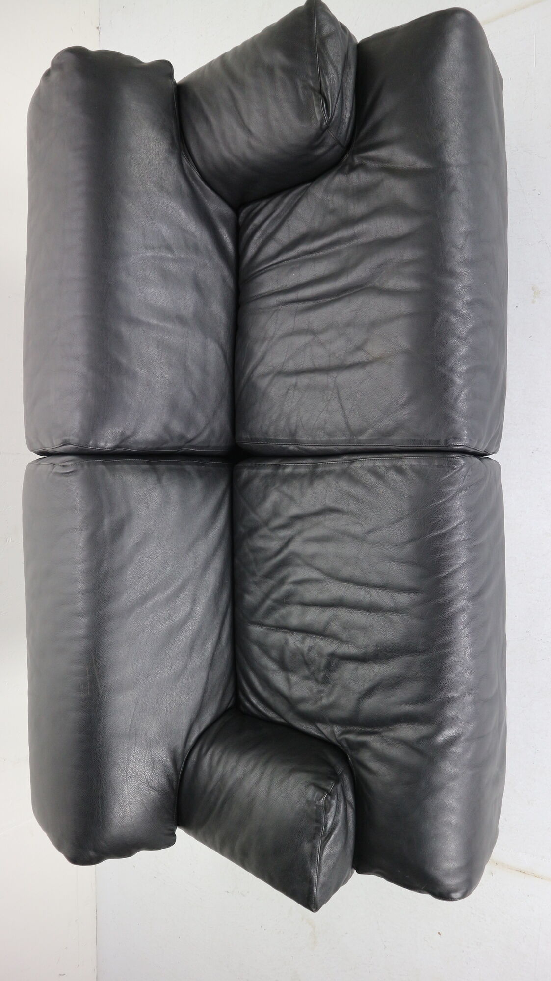 Leather 2-seater sofa "Fiandra" by Vico Magistretti for Cassina, 1970, Italy