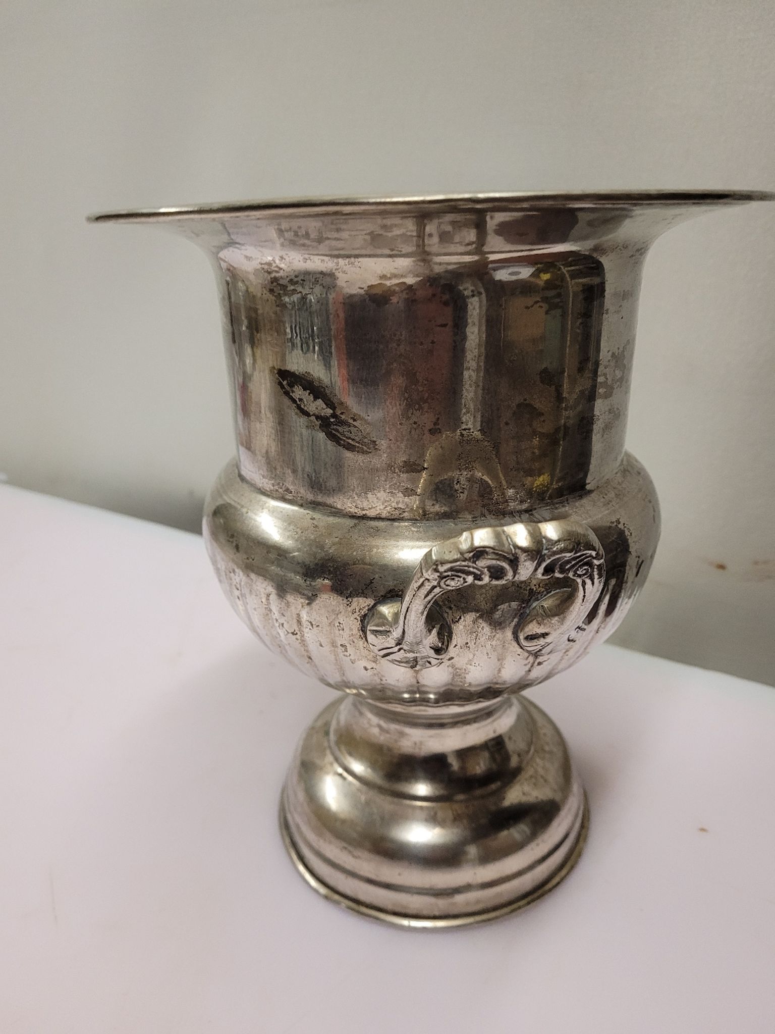 Antique champagne bucket in silver metal medicis shape