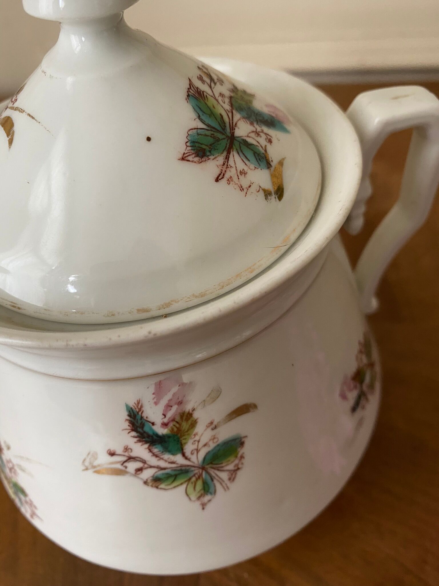 Ceramic flower pot and lid