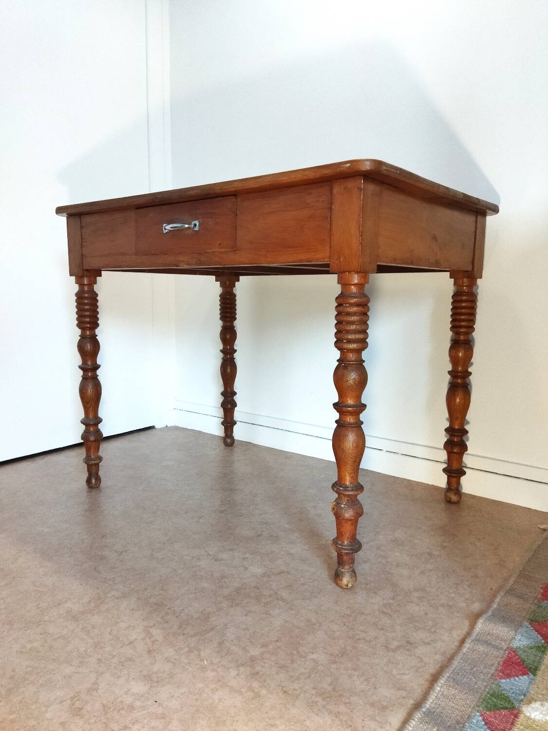 Desk with turned legs
