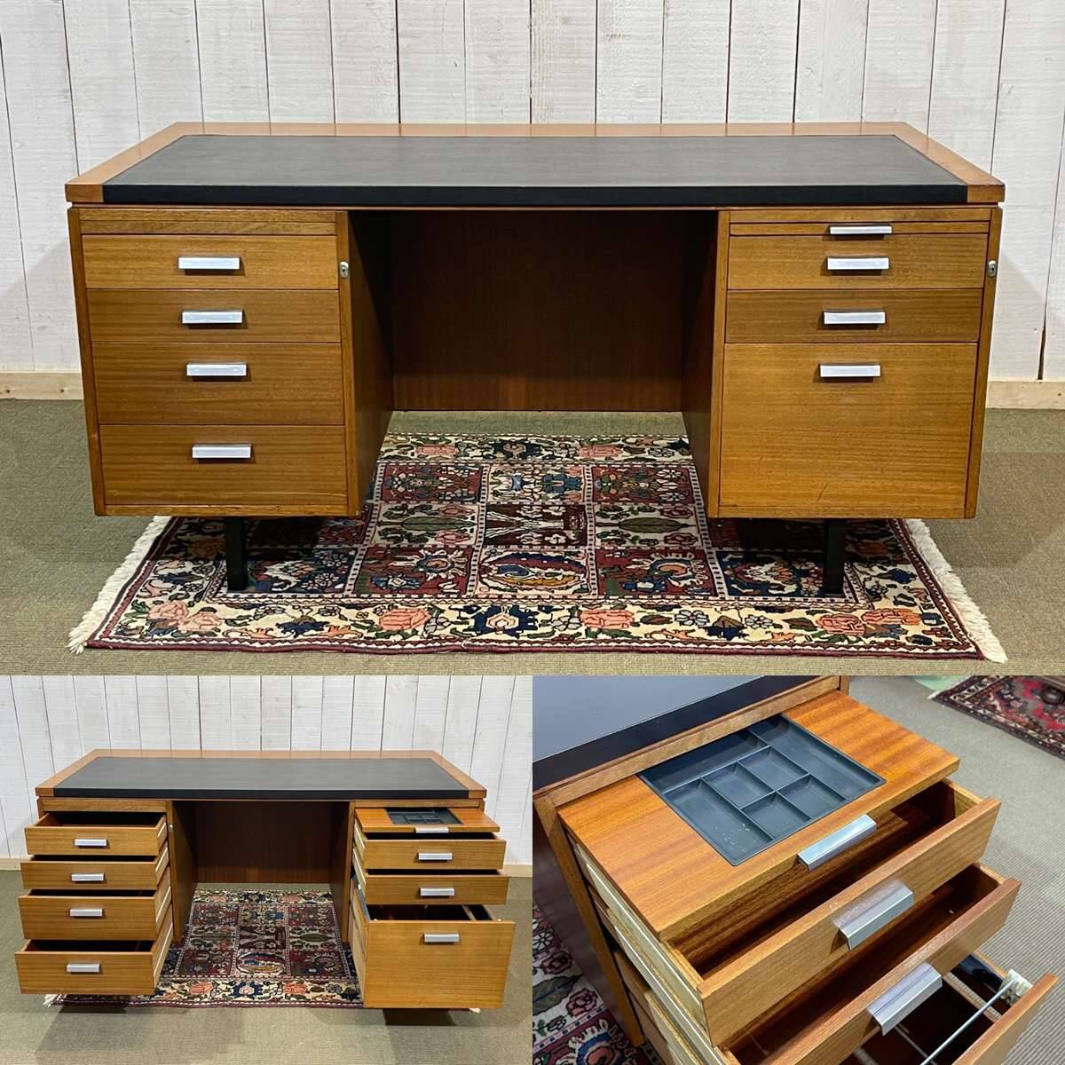 Bureau de direction anglais des années 1970 en acajou