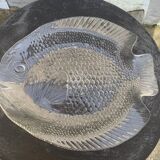 Large fish-shaped dish in transparent glass, made in France, vintage 1970