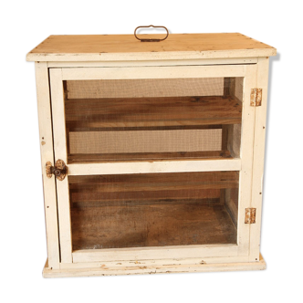 Shabby chic grill pantry