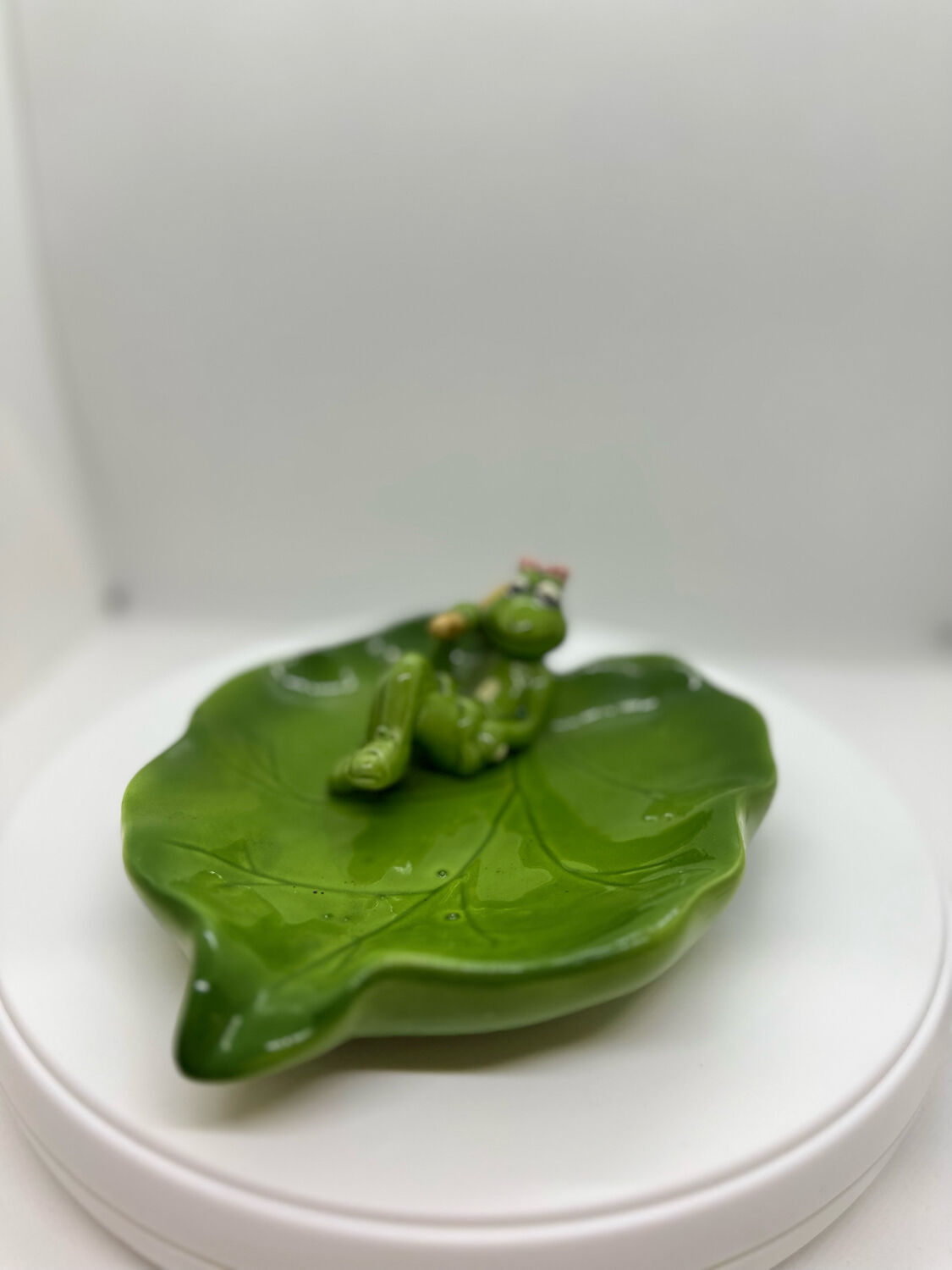 Water lily shaped ashtray