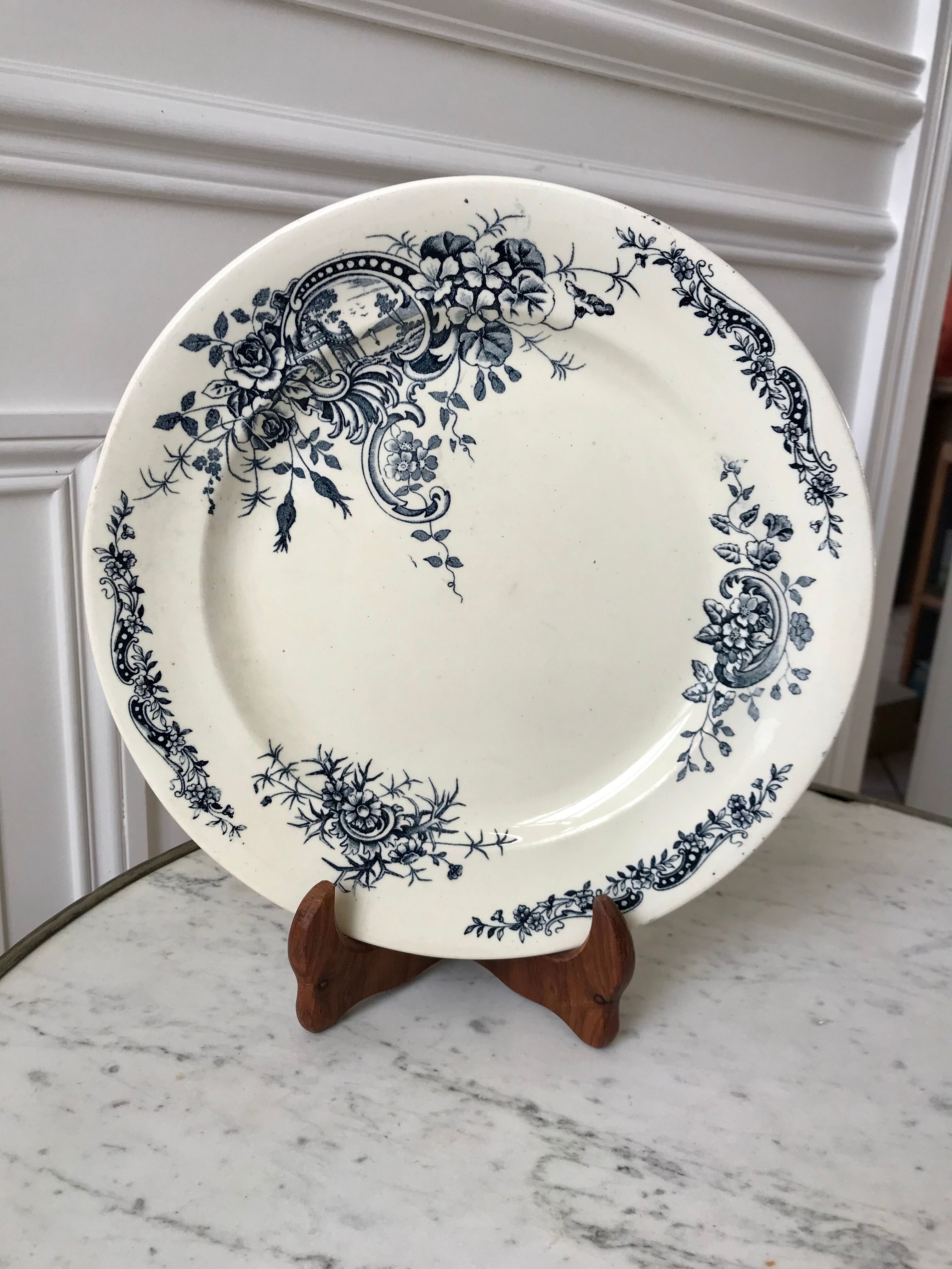 Round plate Iron Earth Salins model "Rocailles" late nineteenth