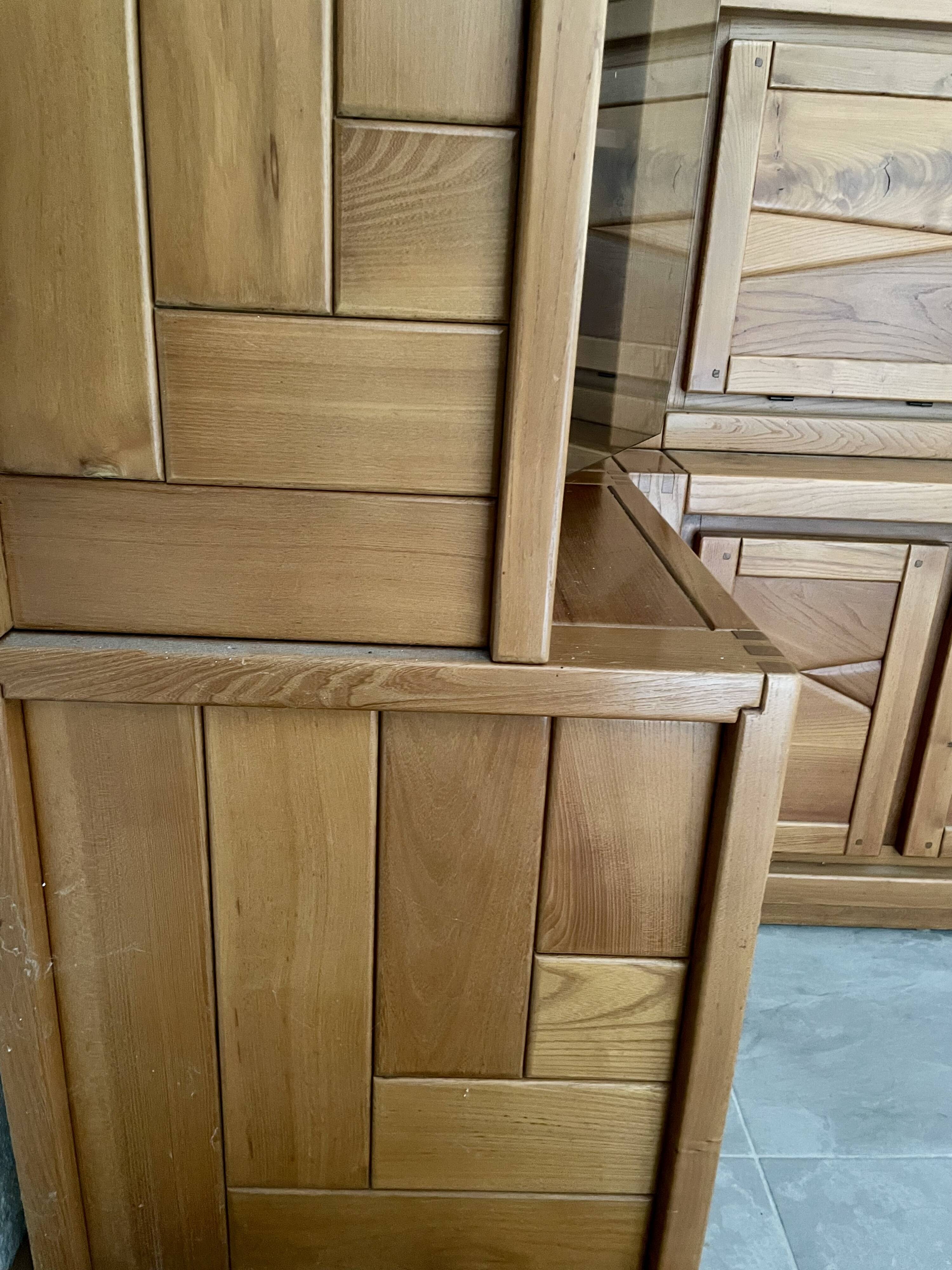 Corner buffet shelf in solid elm desmarchelier