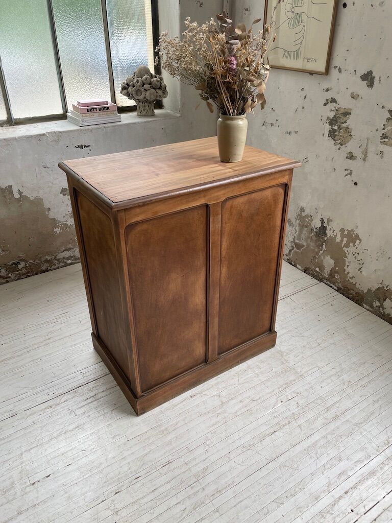 Oak trading post in early XXth century