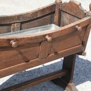 Berceau ancien jardinière