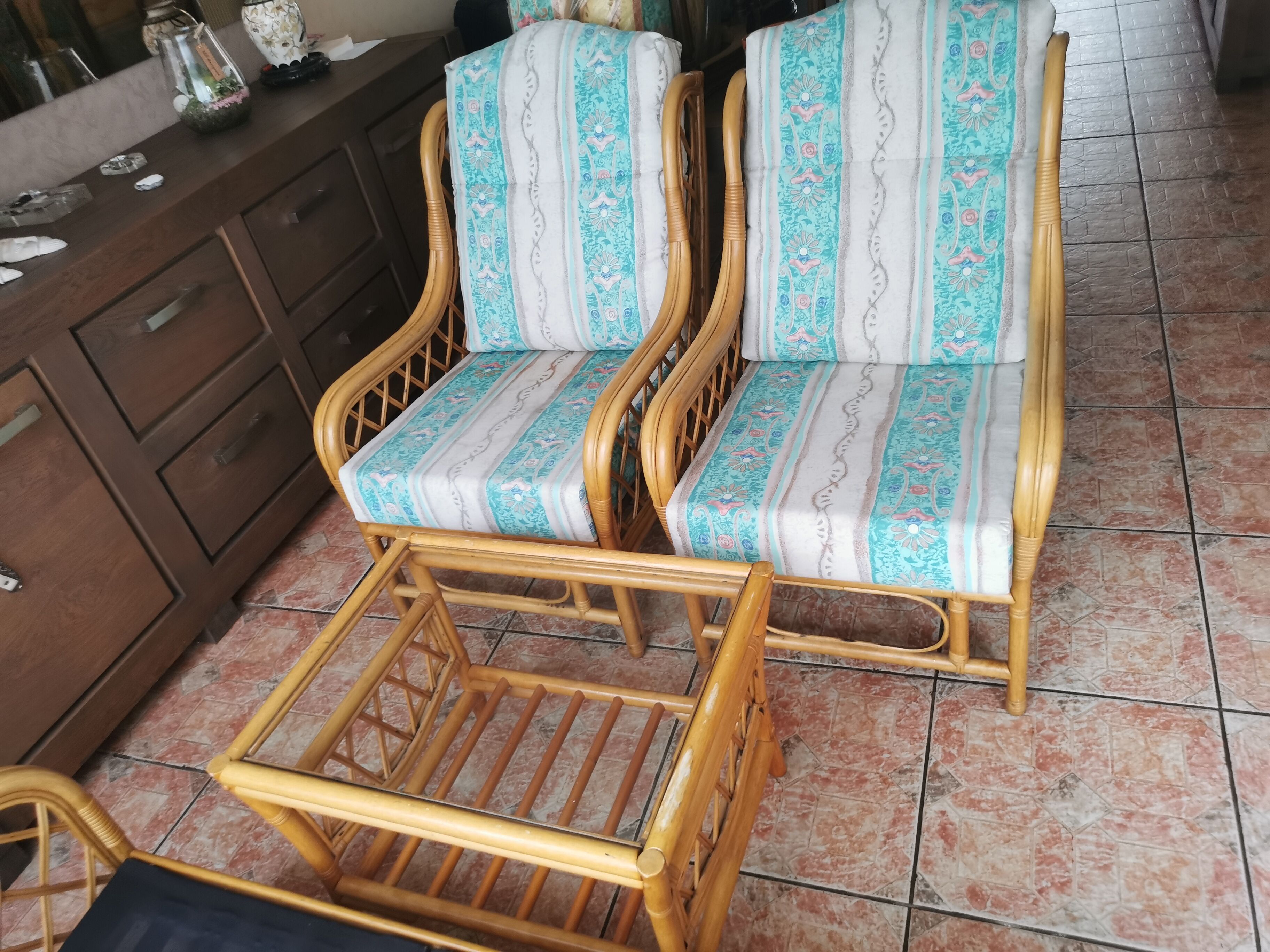 Vintage rattan salon