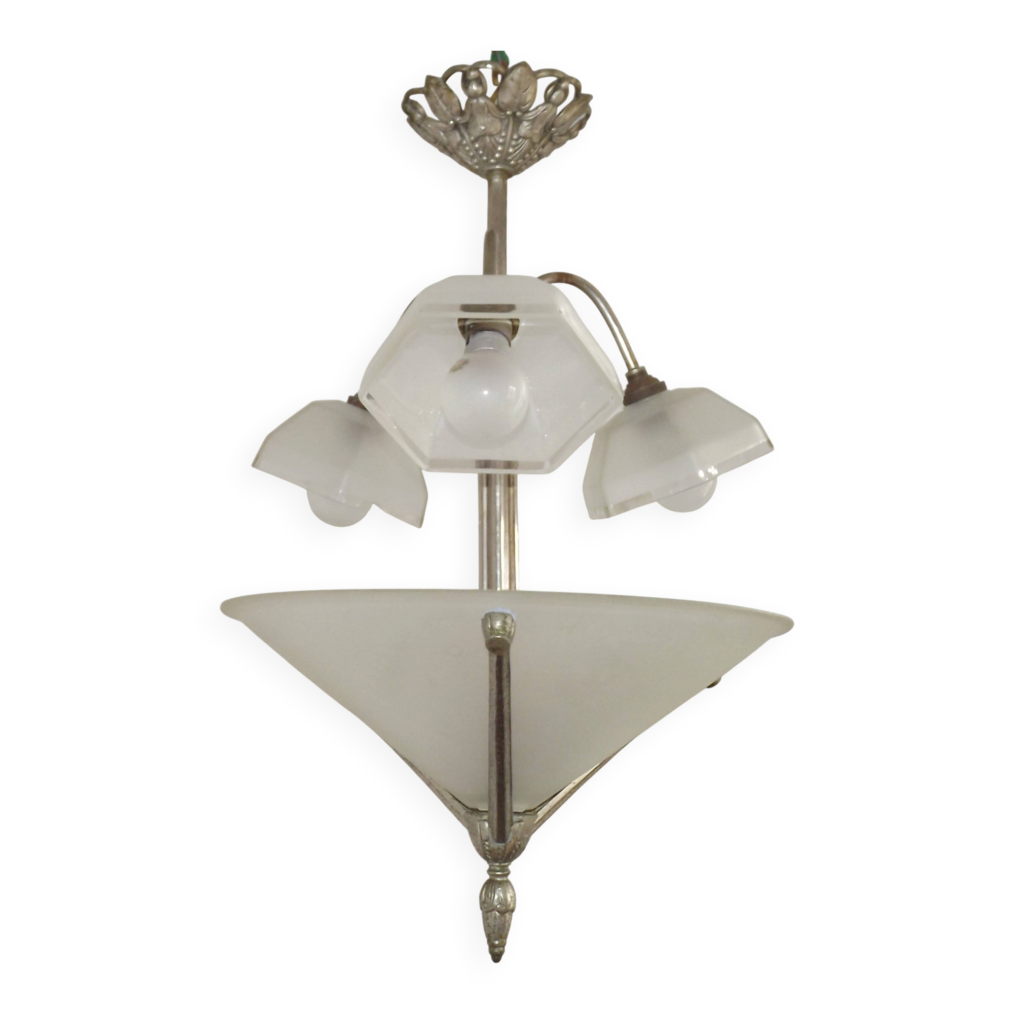 Chandelier en argent Art Déco français à 3 lumières avec abat-jours coniques et hexagonaux opaques
