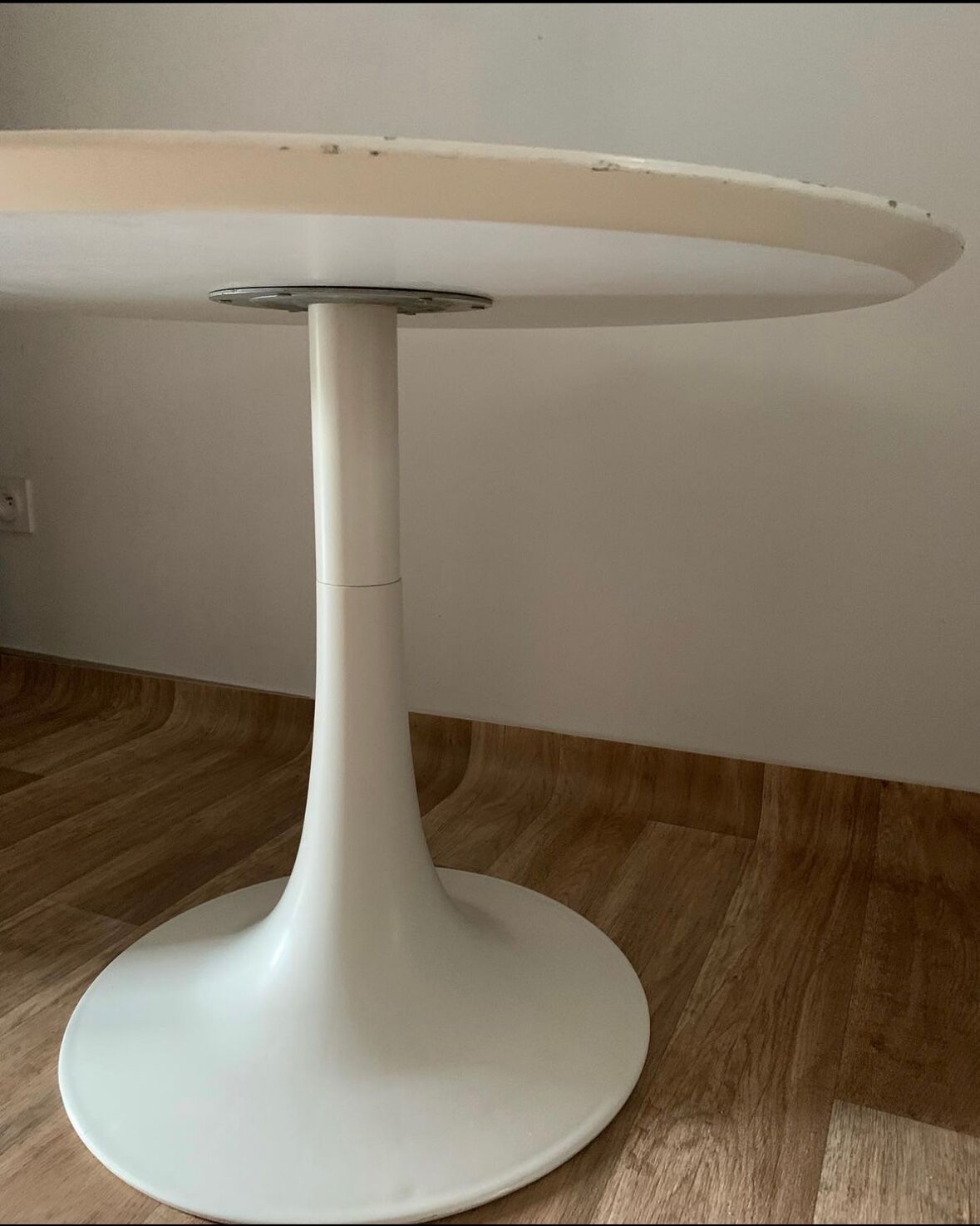 Table basse pied tulipe vintage