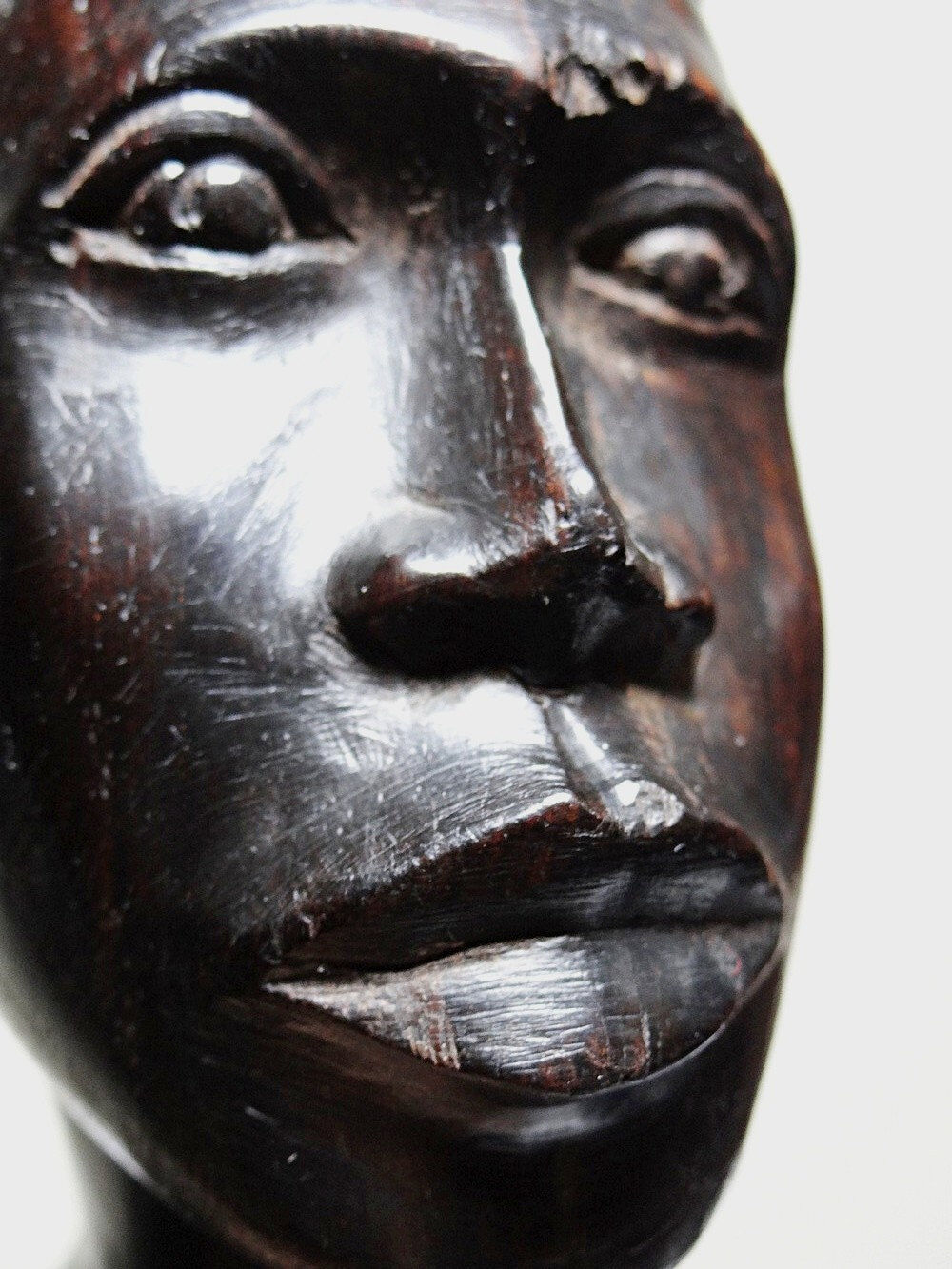 Couple of Malagasy busts in dark exotic wood, carved, craftsmanship from the 1940s to 1970s.