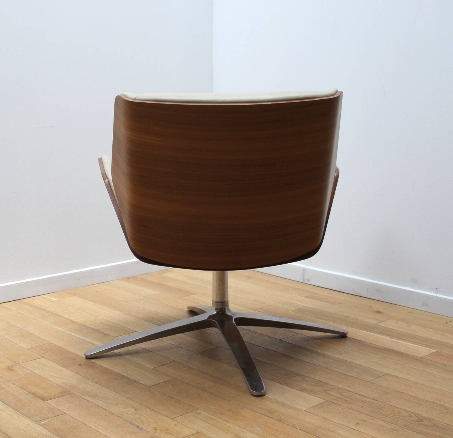 Kruze visitor armchair, Boss Design
