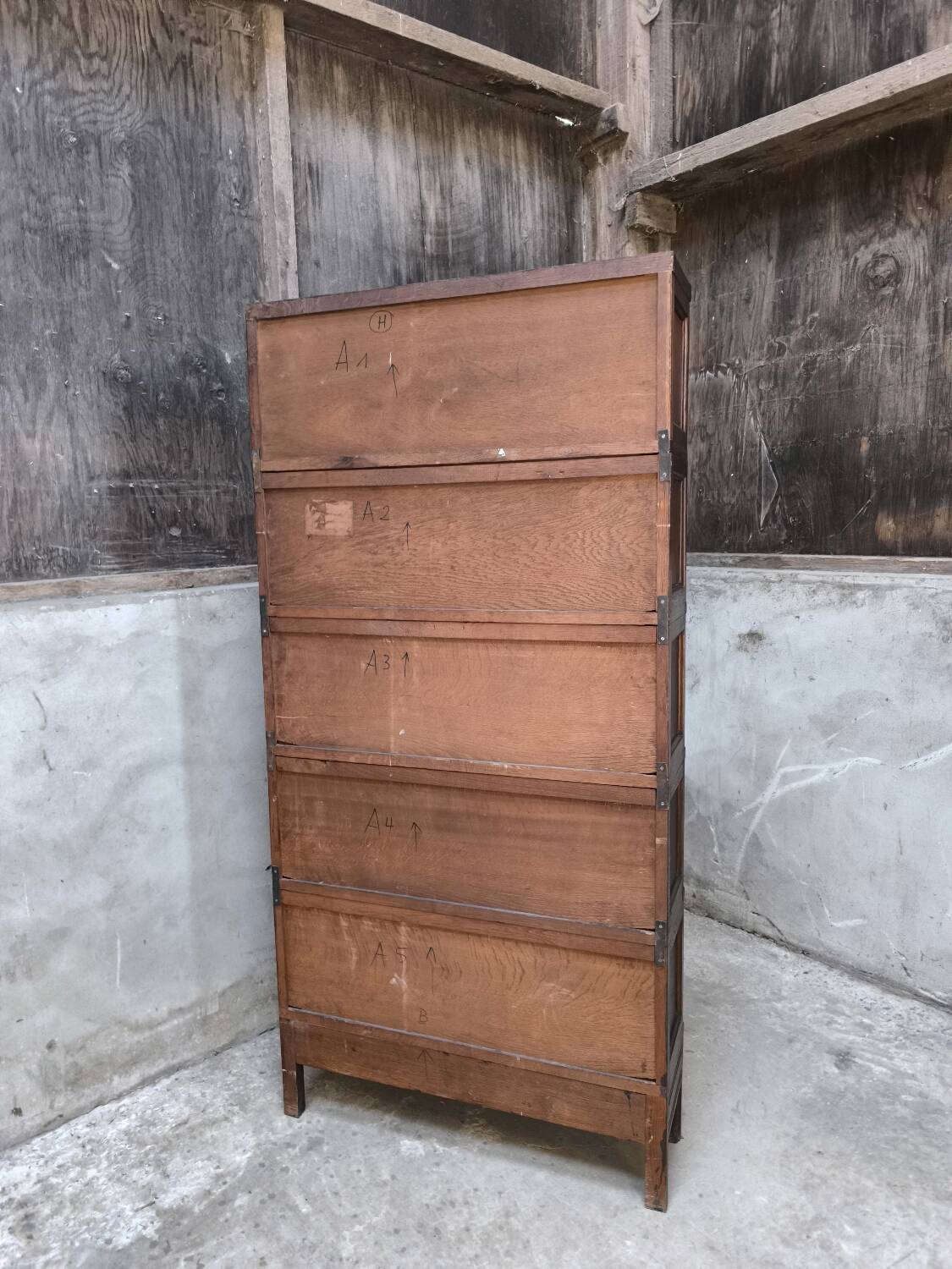 Oak display cabinet MD 1900