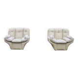 Paire de fauteuils "space age" en cuir. Couleur "crème". Circa 1970.