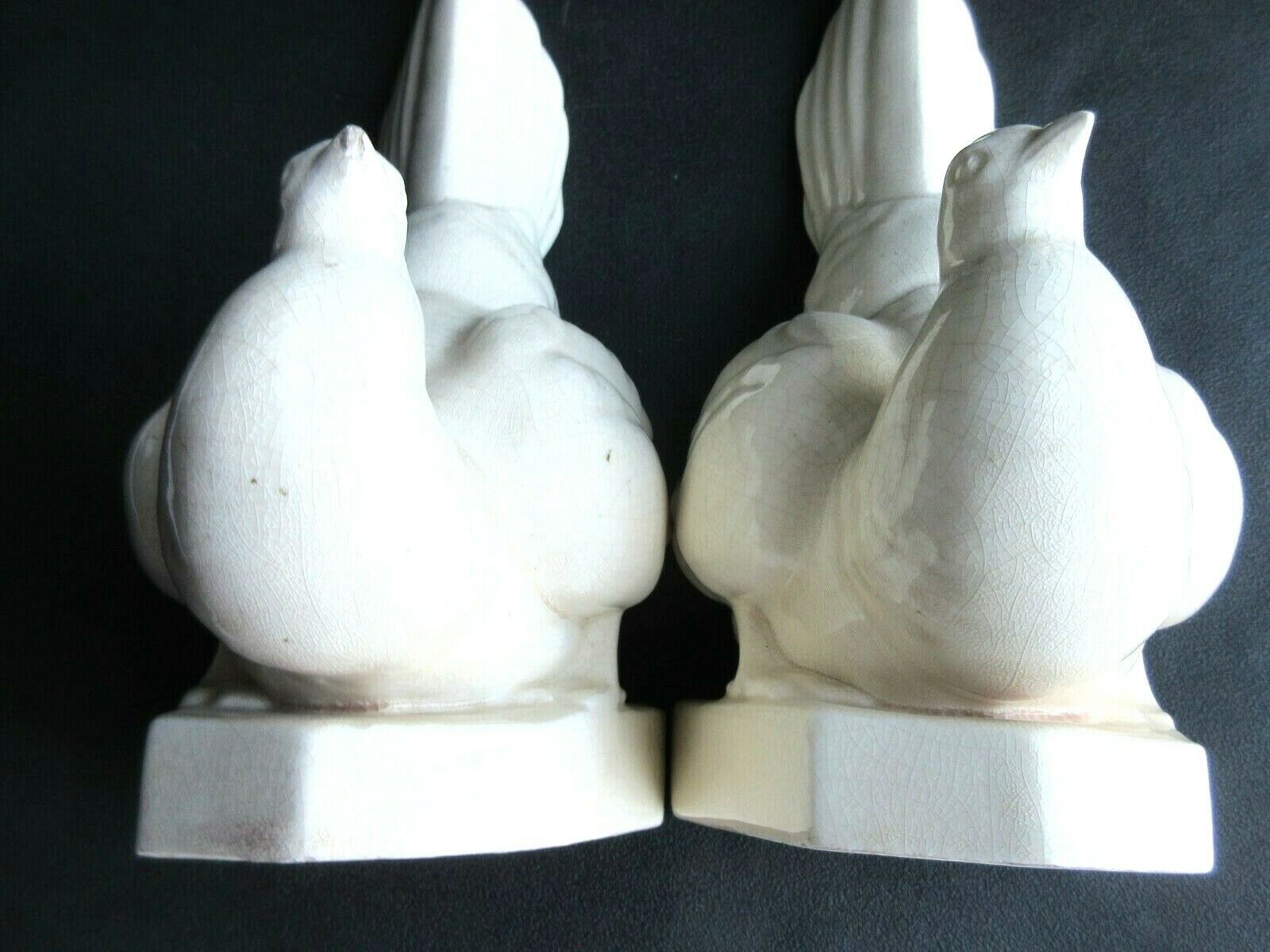 Cracked white ceramic Art Deco book-snables: Birds, Doves
