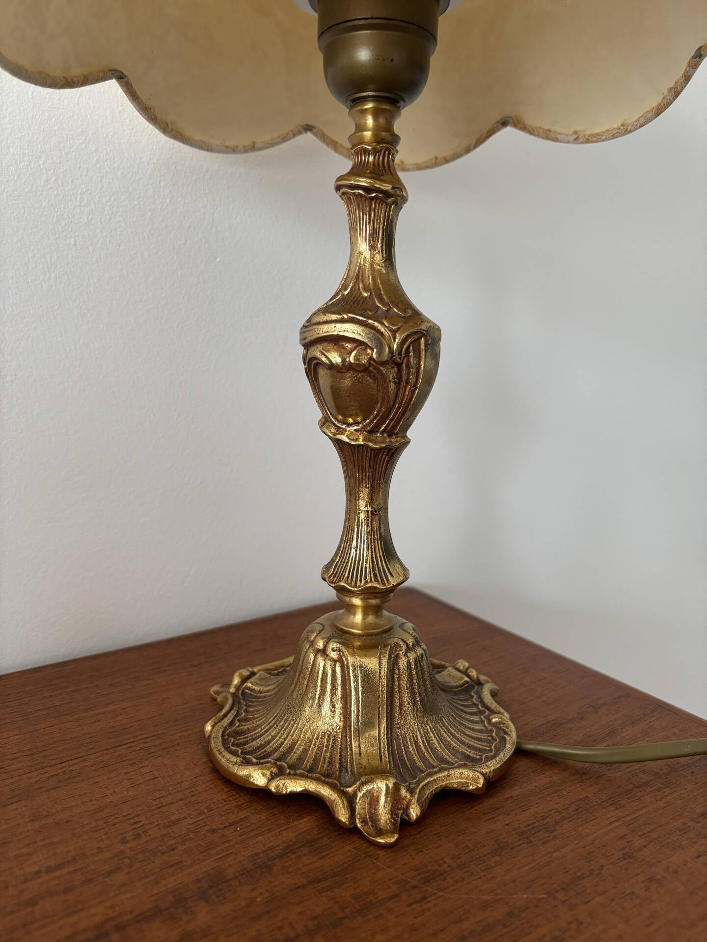 Antique brass lamp - bronze lampshade with toile de Jouy – Vintage lamp
