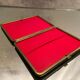 Porte-cartes en cuir noir intérieur rouge nécessaire à courrier de voyage 1950