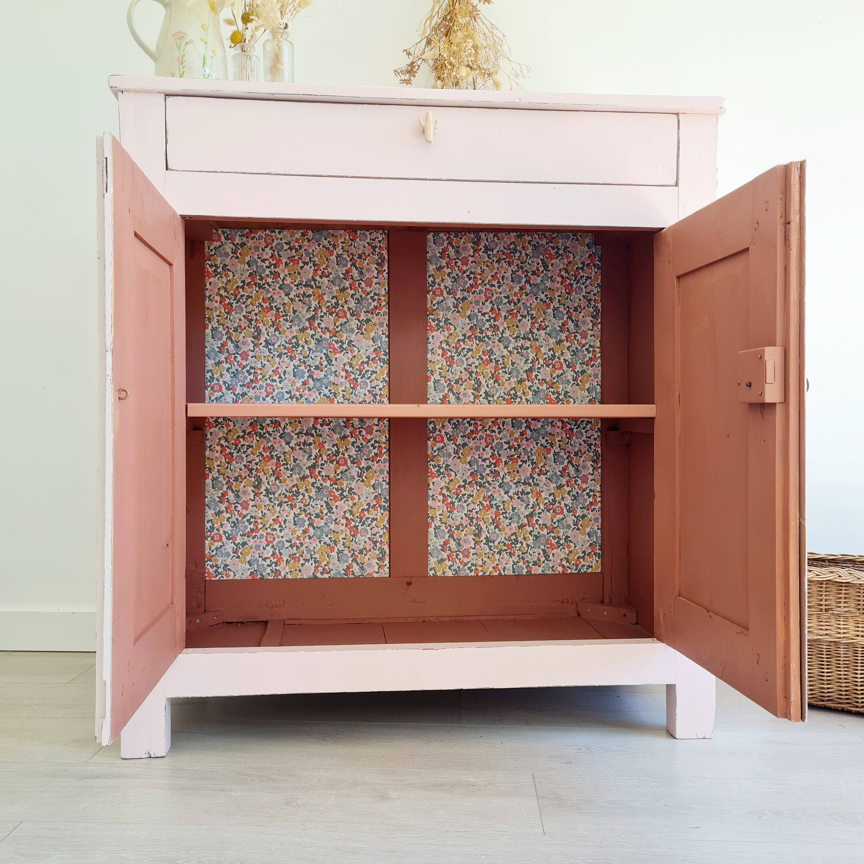 Buffet parisien rénové - rose intérieur liberty