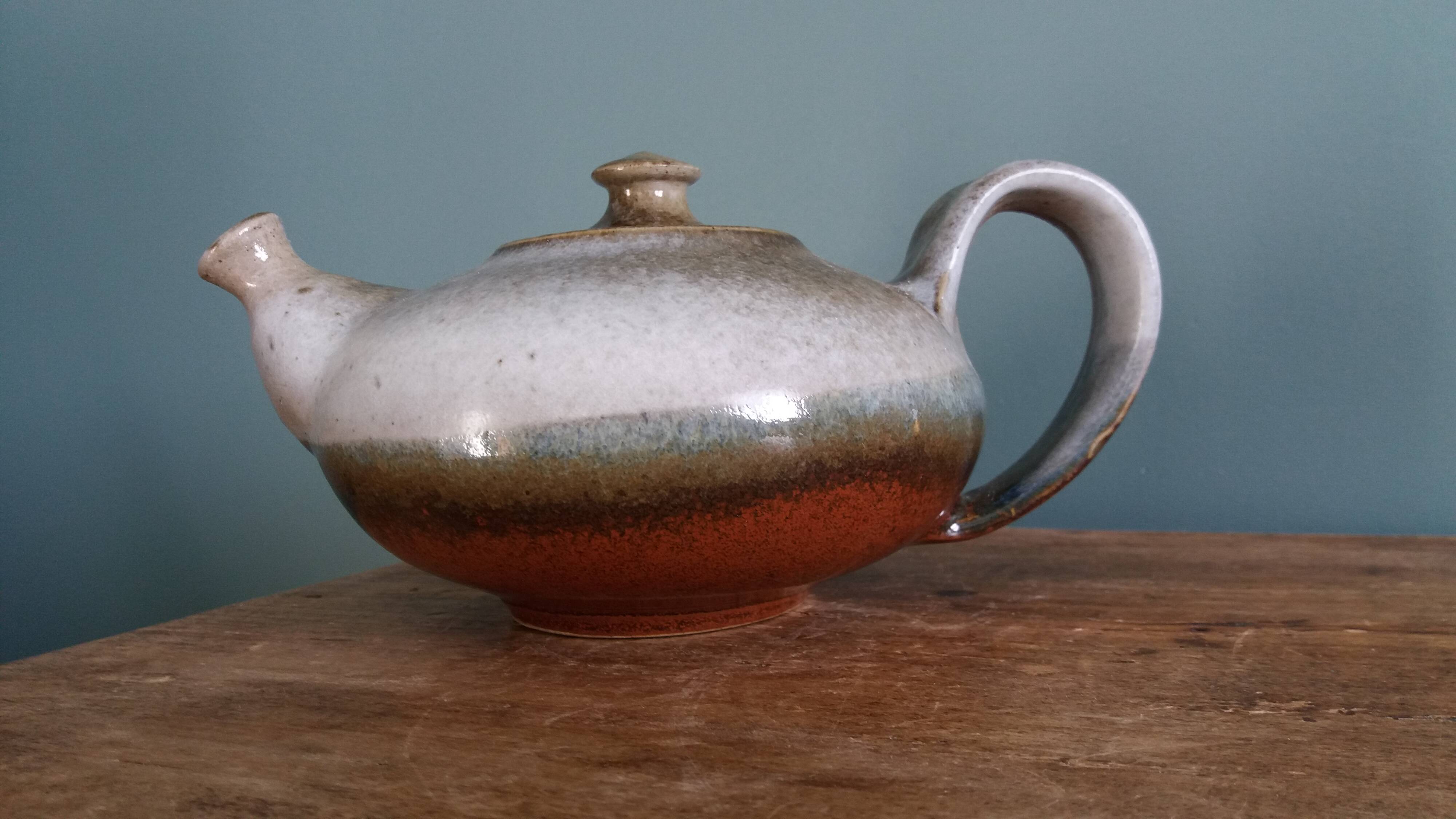 Teapot by Raymond Guibert, Lamoura, Jura, in Puisaye stoneware.