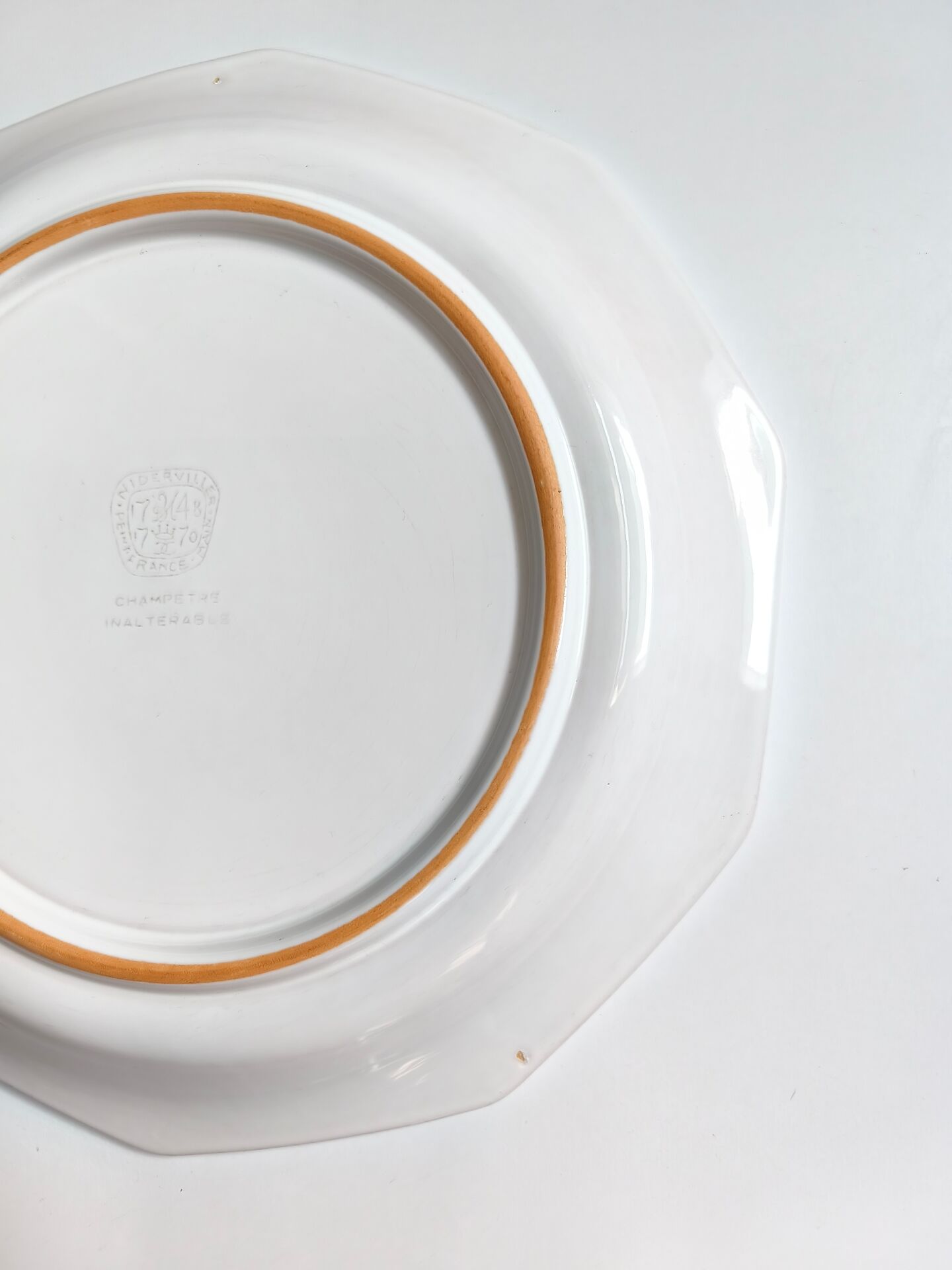 Round vintage Niderviller plate with a country decor.