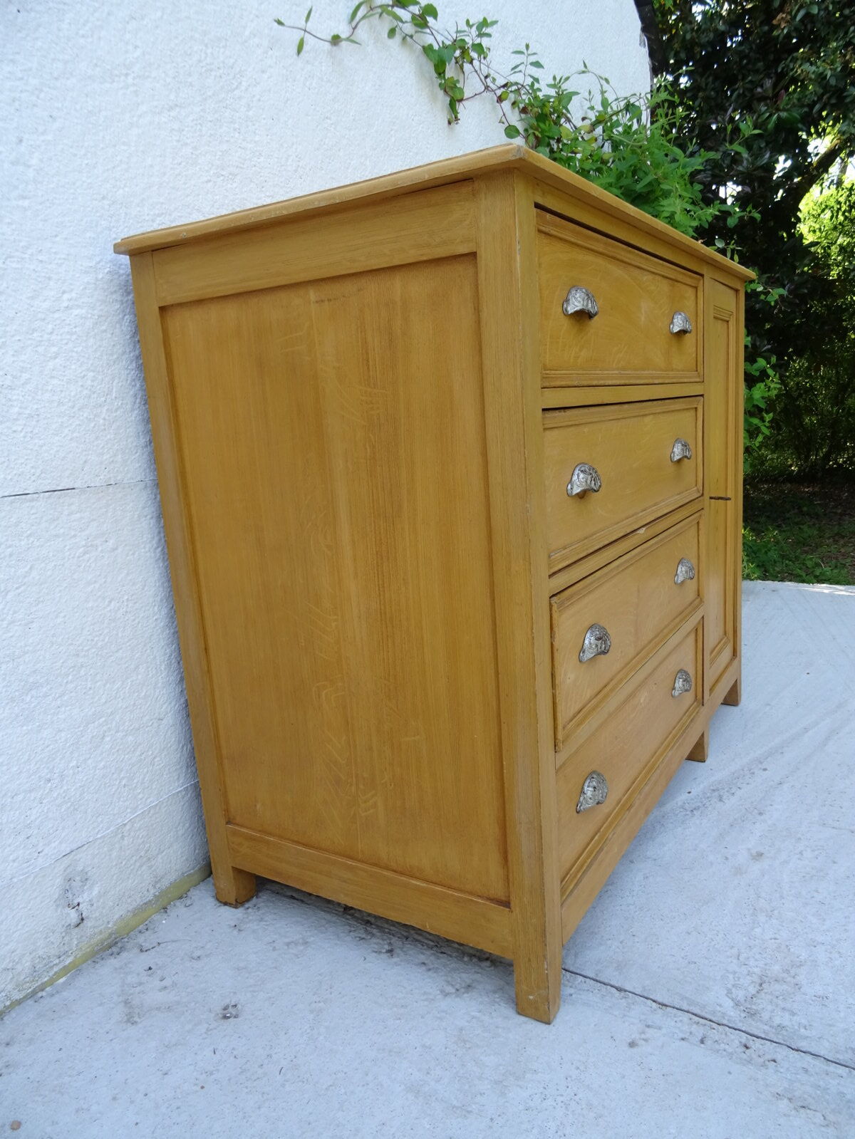 Shop furniture counter