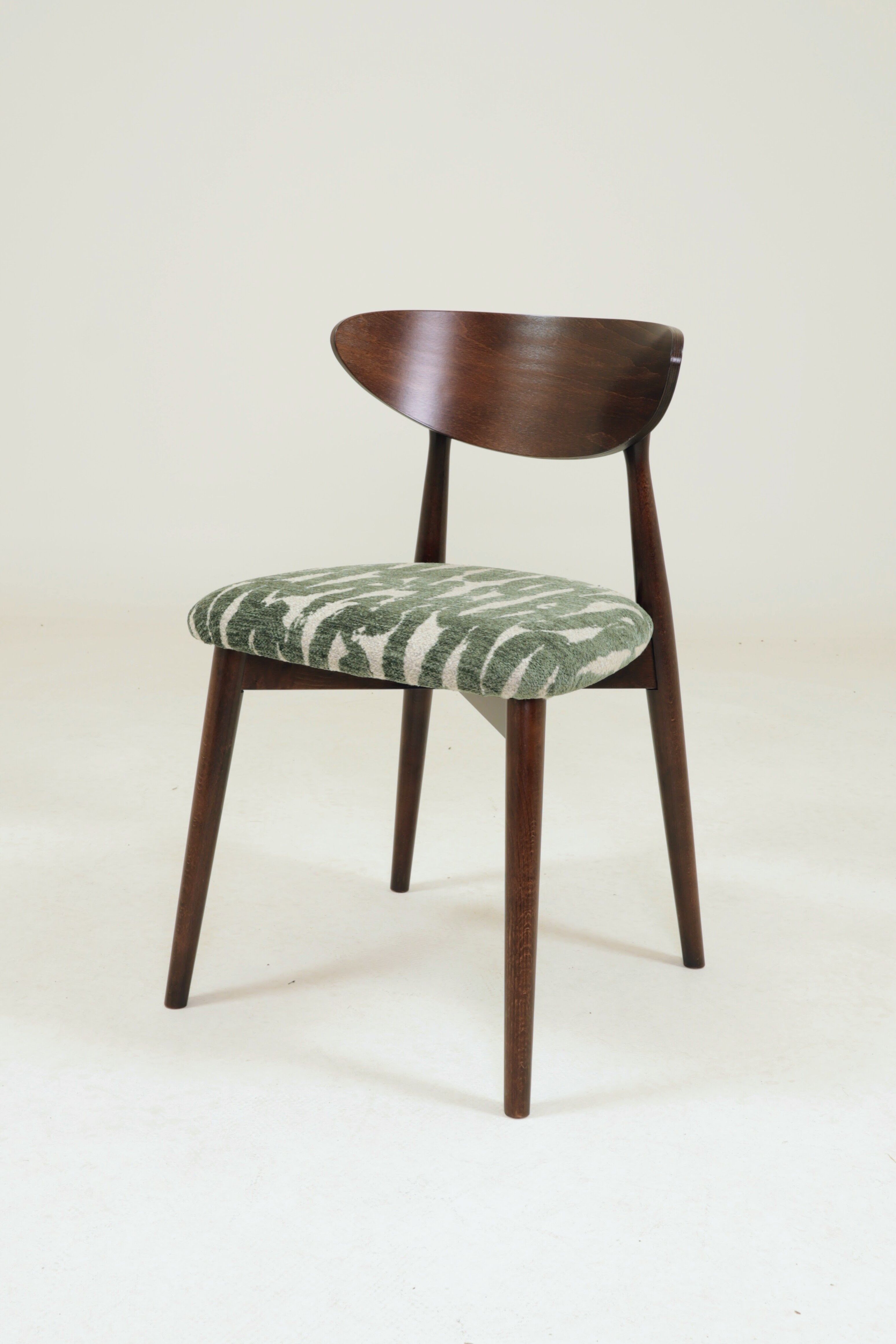 Modern set of 6 dining chairs, jacquard upholstery with patterns.