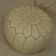 Pouf marocain en cuir crème