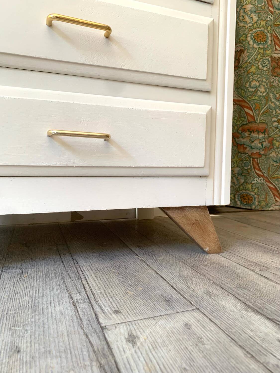Chiffonnier pieds compas