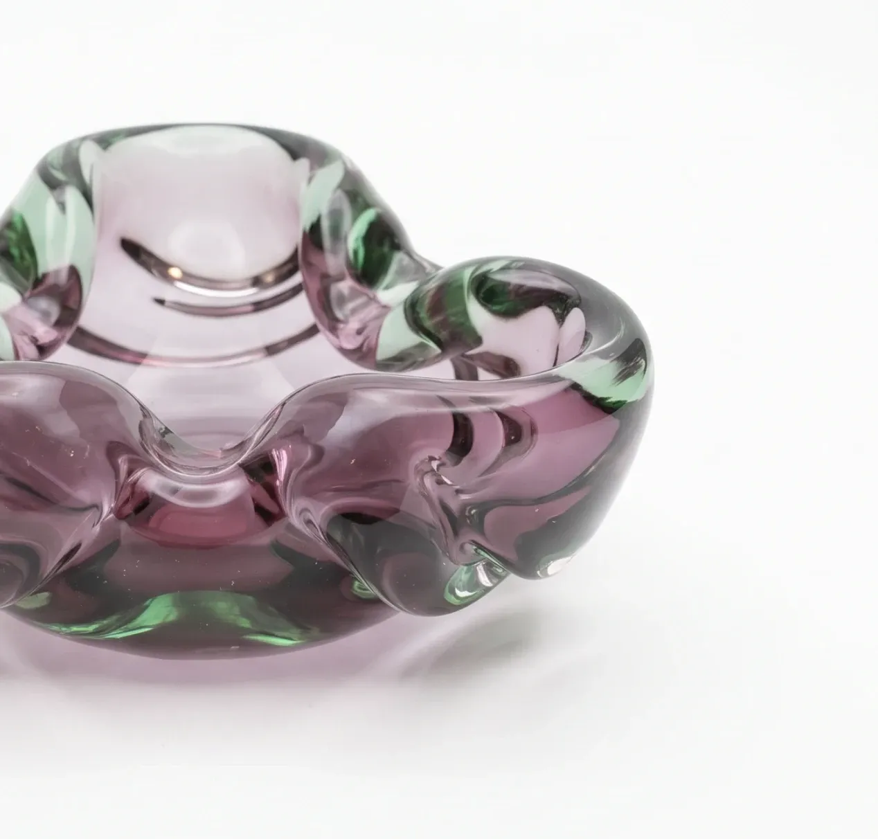 Vintage pink and green glass vide-poche/ashtray, organic shape, Murano.