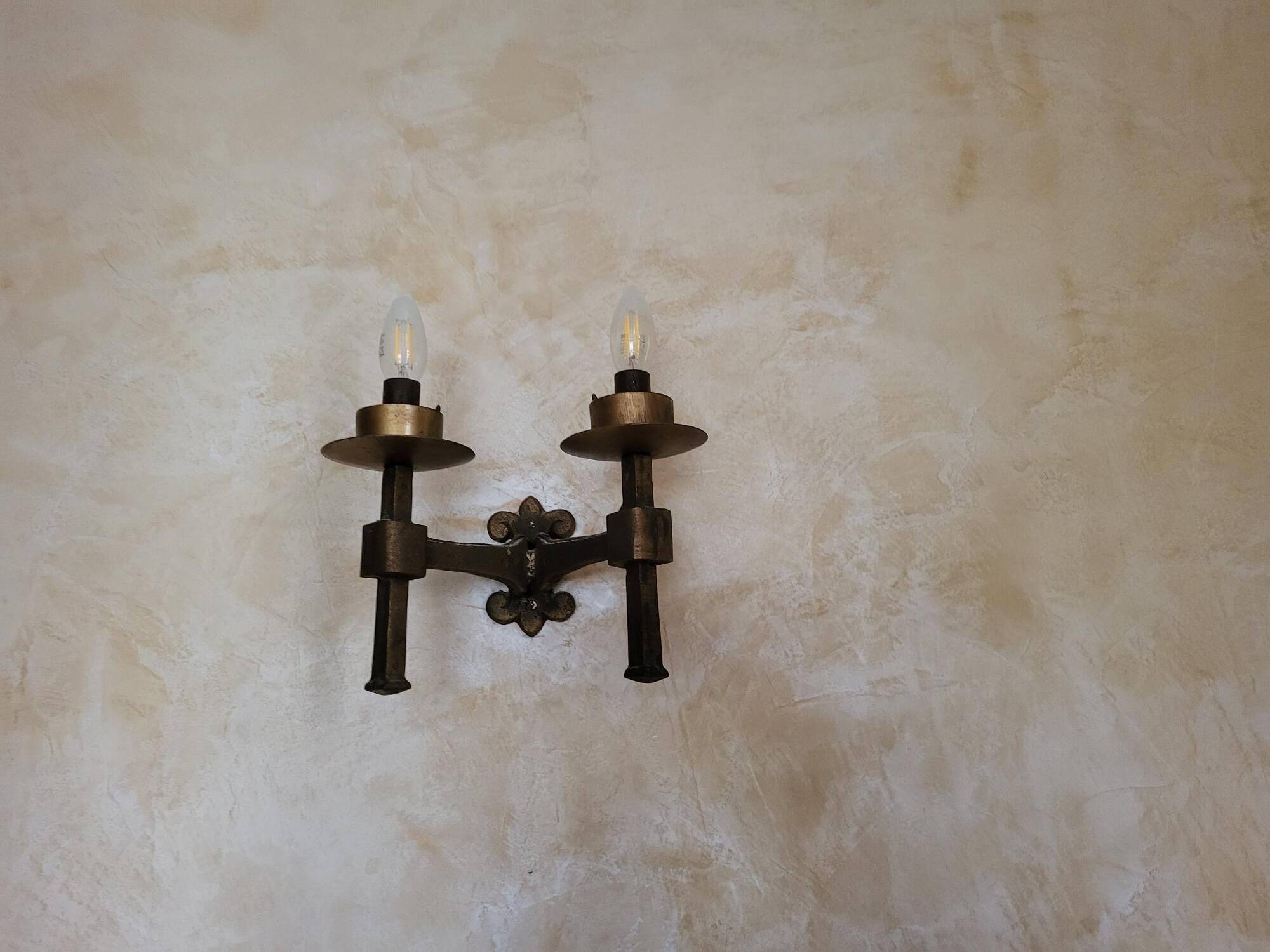 Rare set of 7 wall lights in hammered solid bronze - Raymond Subes style