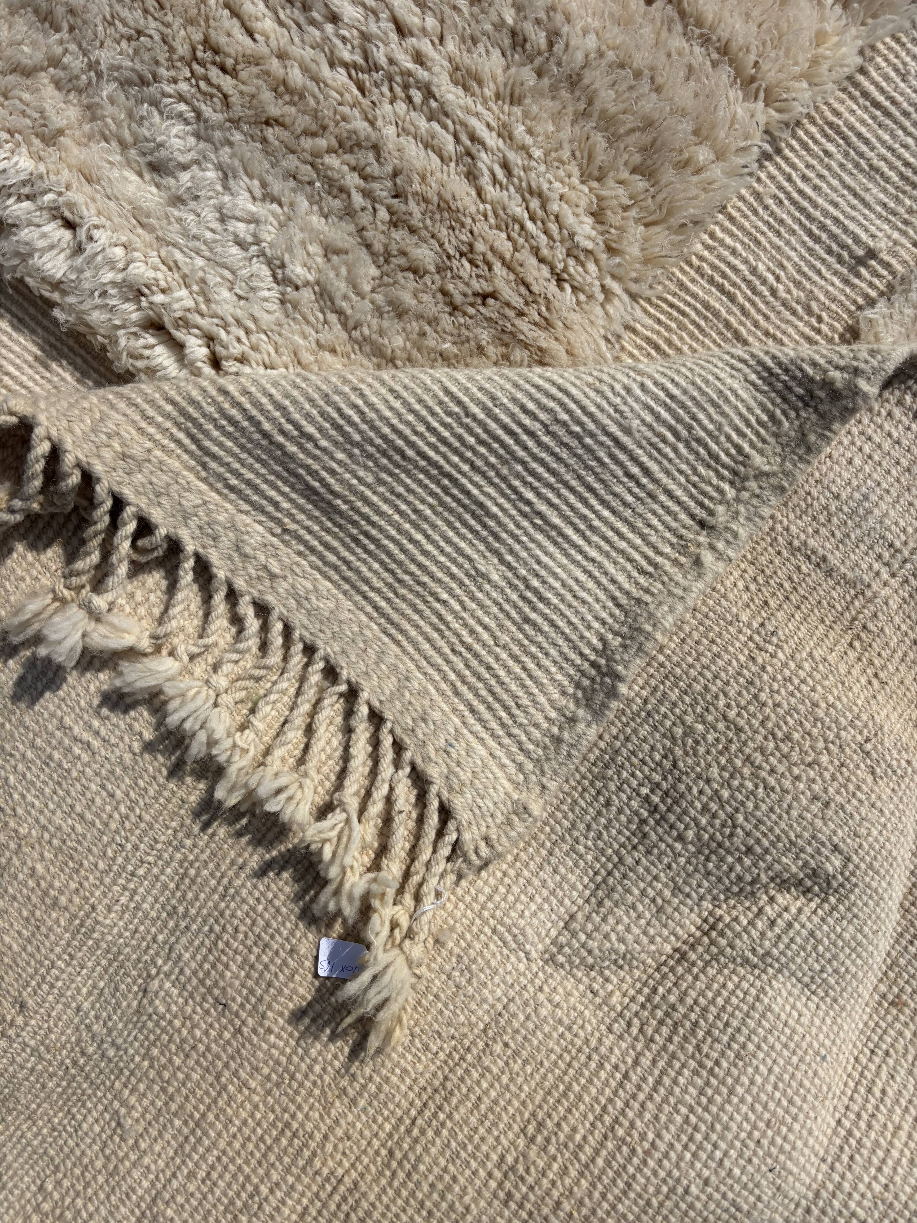 Moroccan Berber rug in white wool