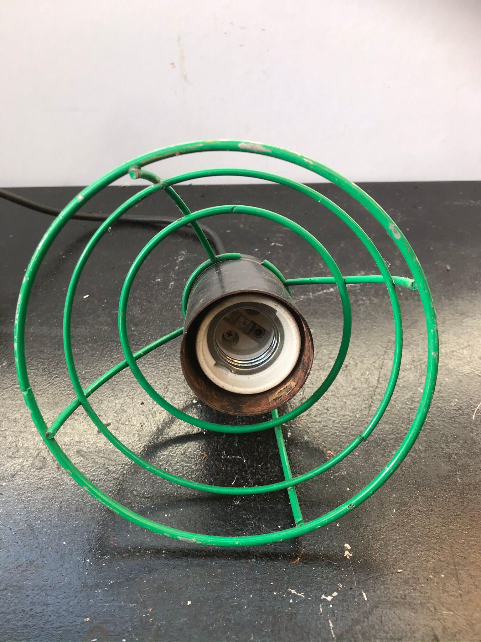 Hanging old design green metal cerclage vintage 70s