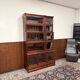 Bibliothèque classique avec globe Wernicke